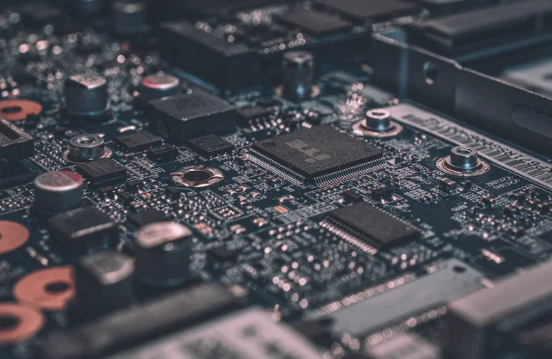 Placa base con chips y circuitos
